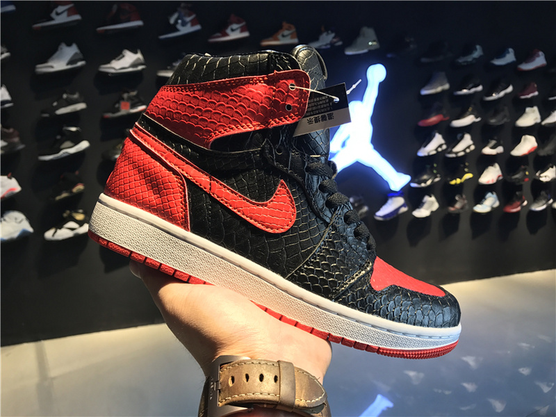 Air Jordan 1 Retro High OG 555088 028